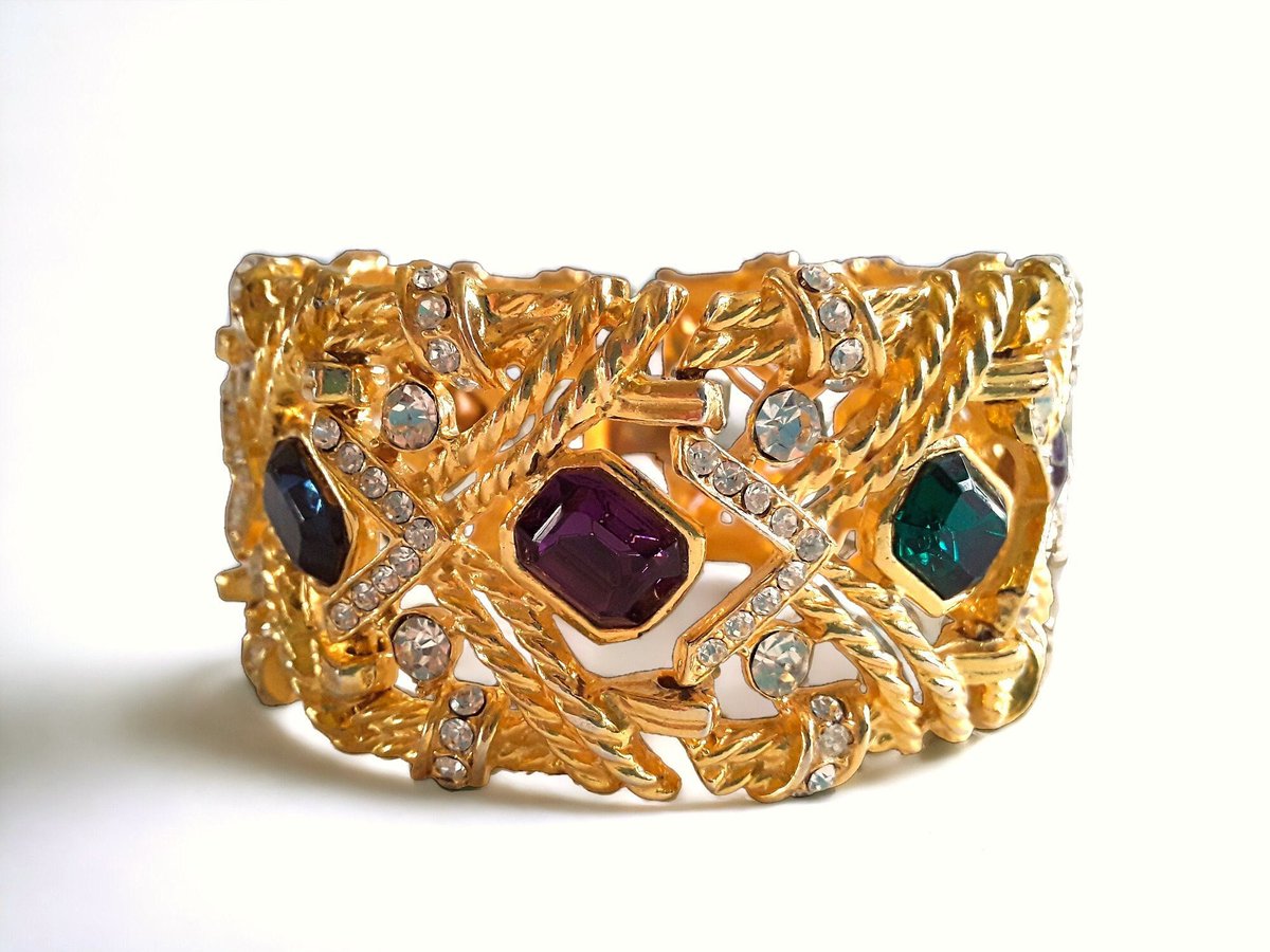 renaissancefai's tweet photo. Gold Plate Mogul Bracelet Open Work, Multi Color Glass Stones, Rope Trim Decoration, Vintage https://t.co/z68ZTXxcN8 #rainbow #gold #no #women #glass #hingedclip #midcentury #goldtonebracelet #goldplate https://t.co/VcmVOPyKcJ