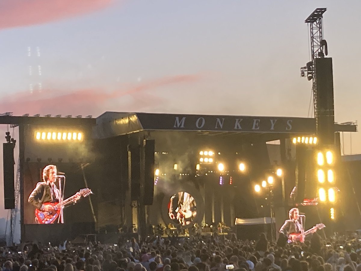 Arctic Monkeys absolutely rocking Manchester this evening, superb support from The Hives.