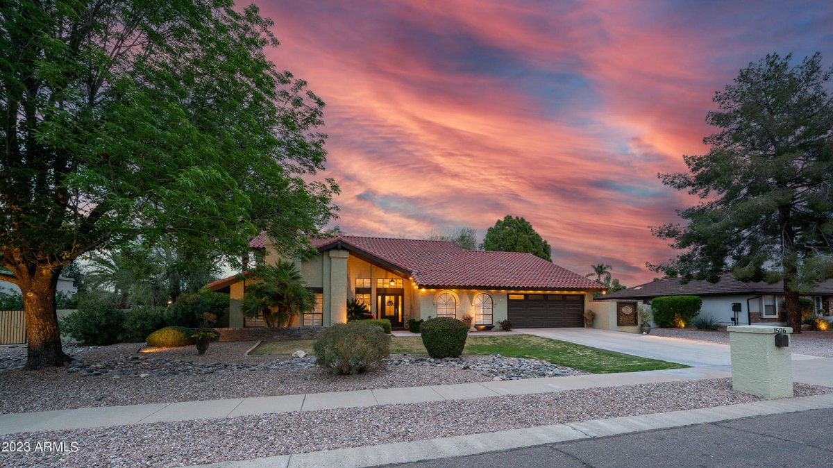 OPEN HOUSE at This gorgeous home that sits on a great oversized interior lot with No HOA in the desirable Corona Del Sol Estates on Saturday, June 3rd From 1pm-3pm carolroyseteam.com/listings/1526-…
#Tempeaz #arizona  #carolroyse #carolroyseteam #carolroyseluxurydivision #yourhomesold