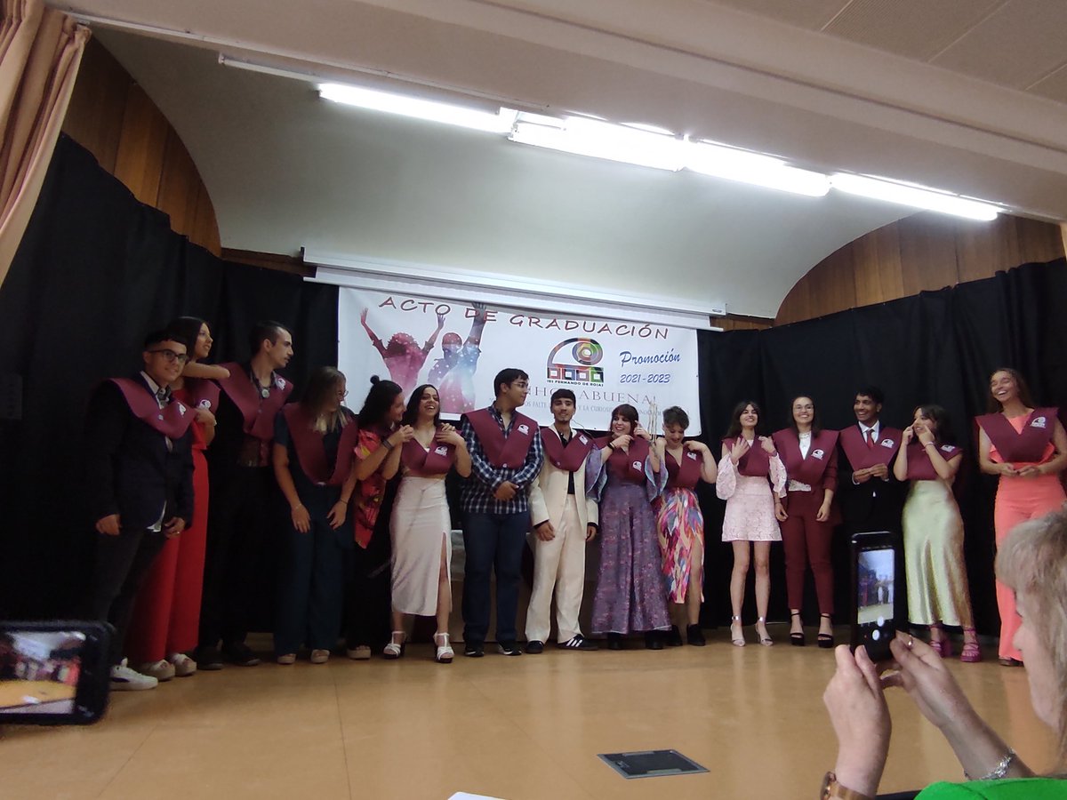 iesfrojas's tweet photo. Ayer tuvimos en el Centro la  Graduación de los grupos de Ciclos Formativos del turno de mañana de la promoción 2021-2023 de Educación Infantil, Animación Sociocultural y Turística, y de Técnicos de Atención a Personas Dependientes.😍😘#CiclosFormativos #Rojas #Salamanca https://t.co/i2024y58Rn