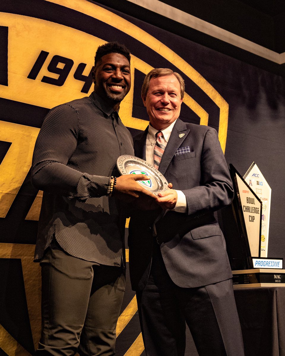 The newest induction into the MAC Hall of Fame. Congratulations on a great career, <a href="/GregJennings/">Greg Jennings</a>!

#EAT | #BroncosReign