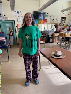 SCAS Teacher Michael Gabriel sure got the memo for this week's DSLT Secondary School Spirit Week! Check out his daily looks!! Such spirit 🙌 🎉
#TeacherSpirit #joyintheclassroom