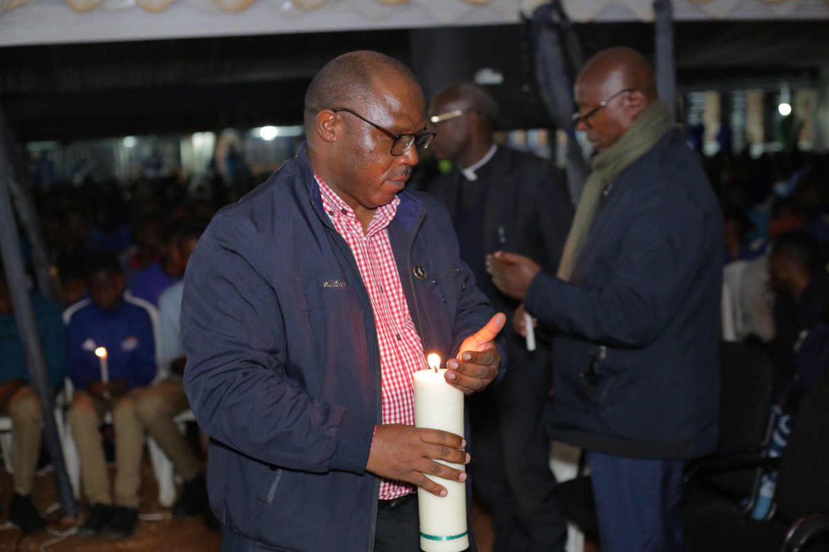 <a href="/JCMusabyimana/">J Claude Musabyimana</a>: Uyu mugoroba twaje kwibuka Abatutsi barenga ibihembi 13 baruhukiye muri uru rwibutso rwa Mibirizi. Turibuka n’iyi mibiri igera 1 240 tuzashyingura mu cyubahiro ejo, bakaba bariciwe kuri uyu musozi wa Mibirizi…