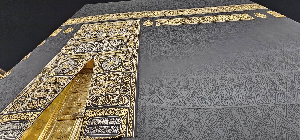 HaramainInfo's tweet photo. The Ka'abah a few moments ago at Masjid Al Haram https://t.co/1E1nwHkevG