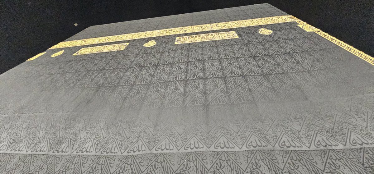 HaramainInfo's tweet photo. The Ka'abah a few moments ago at Masjid Al Haram https://t.co/1E1nwHkevG