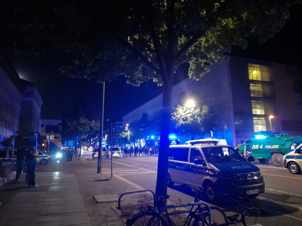 Wassertanks sind noch voll  und gleich Richtung #antifa #le0206