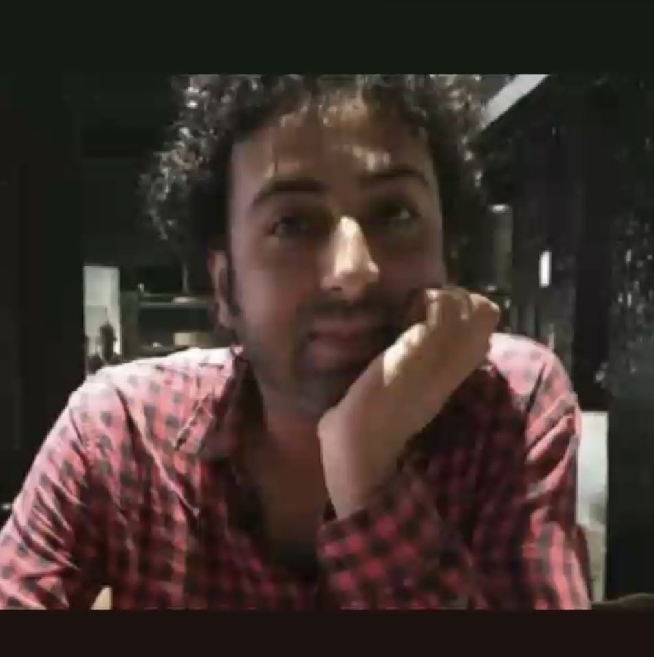 Essayez d’imaginer qu’un jeune opposant soit embastillé dans une cellule 24/24 pendant 3ans!
Omar Radi est le vit difficilement.
Imaginez sa résistance à ce traitement inhumain.
Moi, son père, j’en pleure simplement.
Mais sa mère s’en meurt.