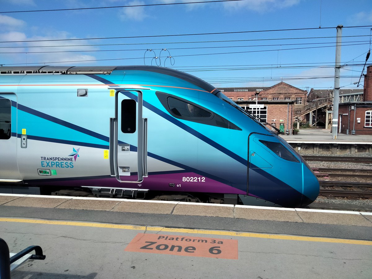 Harrod15S's tweet image. TPExpress 802212 looking stunning in the sunshine at Doncaster platform 3a this morning
#class802 #transpennineexpress #trains #Doncaster