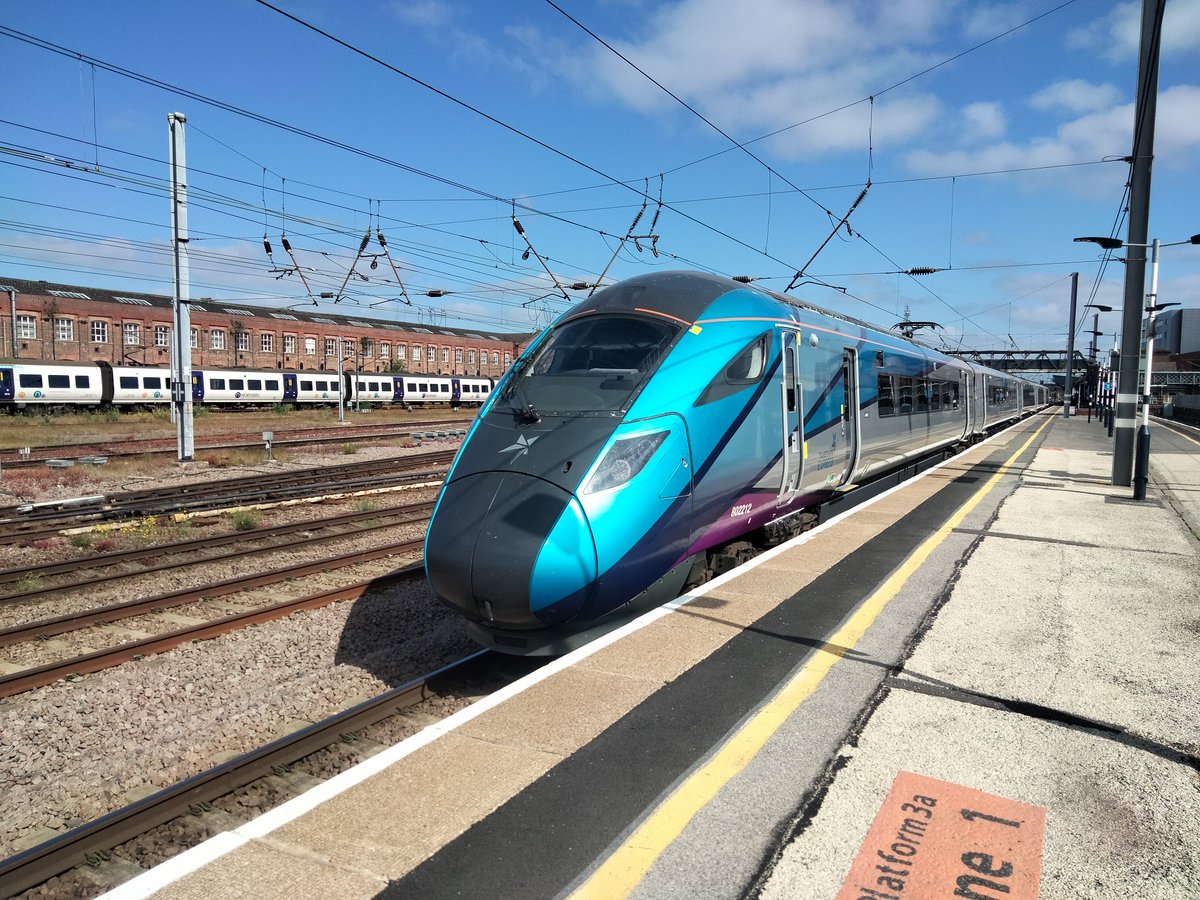 TPExpress 802212 looking stunning in the sunshine at Doncaster platform 3a this morning
#class802 #transpennineexpress #trains #Doncaster