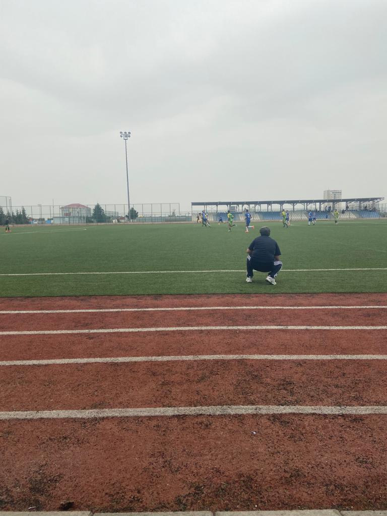 MustafaBEBE16's tweet photo. Şanlıurfa sağırlar spor kulübü Diyarbakır'da kalmış olduğu yurttan akşam yemeğine koridorda yiyerek sohbet içinde kazanılan maç analizini yaparak önümüzdeki maçları stressiz kazanıp şampiyon olmayı hedefleyen Şanlıurfa'nın aslanları imkansızlar içinde başarı hedefleyen insanlardı https://t.co/4JF77CrhxF