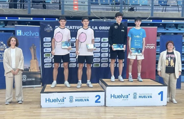 ¡UN ORO 🥇 Y UNA PLATA 🥈 PARA BASILIO PORTO EN EL TOP MASTER FINAL N1 SUB19! 
Basilio consiguió alcanzar la final en IM y llevarse el oro en DM el pasado fin de semana en 📍Huelva.

¡ENHORABUENA BASI! ¡GRANDÍSIMO TRABAJO!

🔹¡VAMOS CB AS NEVES!🔹
#AsNevesédeporte