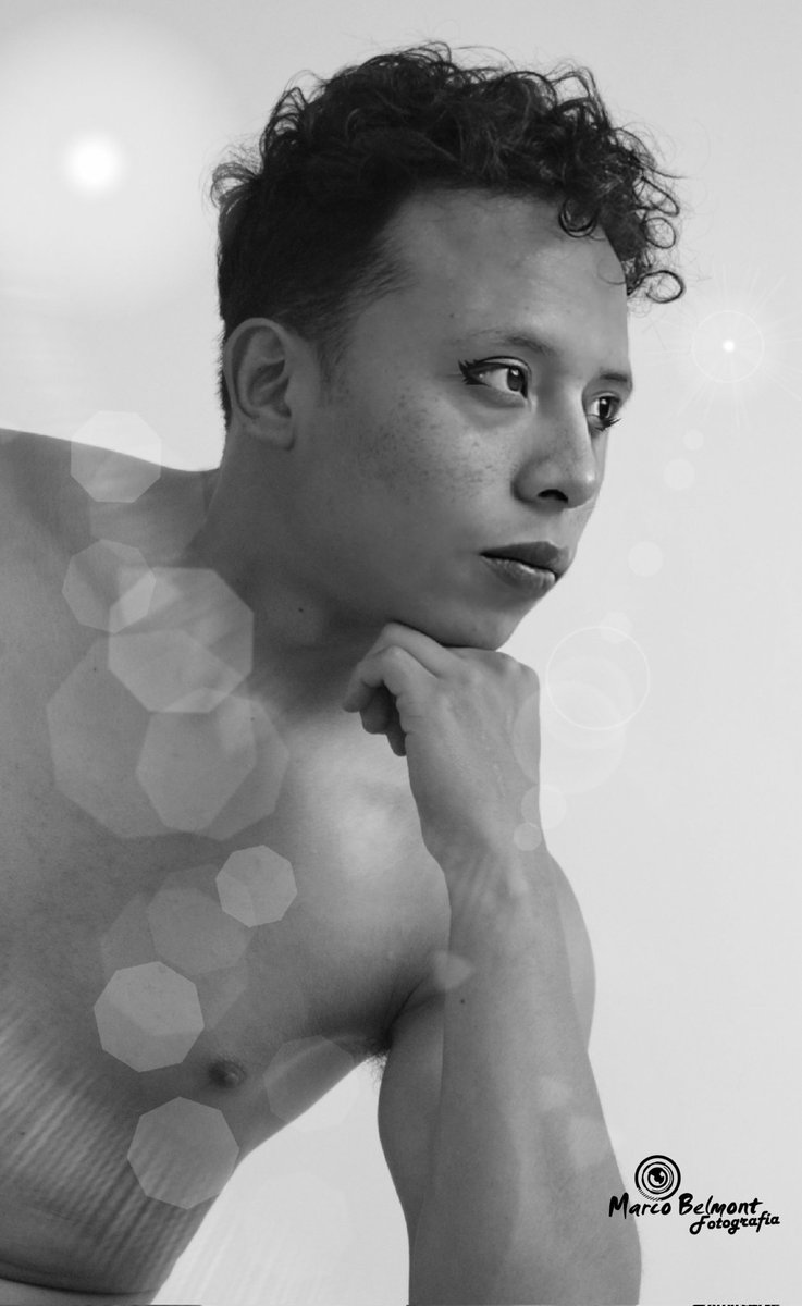 MarcoBelmont's tweet photo. 2 de #Junio #MesDelOrgullo aqui una de las fotos no oficiales de #CuerposDiversos Alex 
#lgbt #lgbti #lgtb #AmorEsAmor https://t.co/ShJcpkr0GS