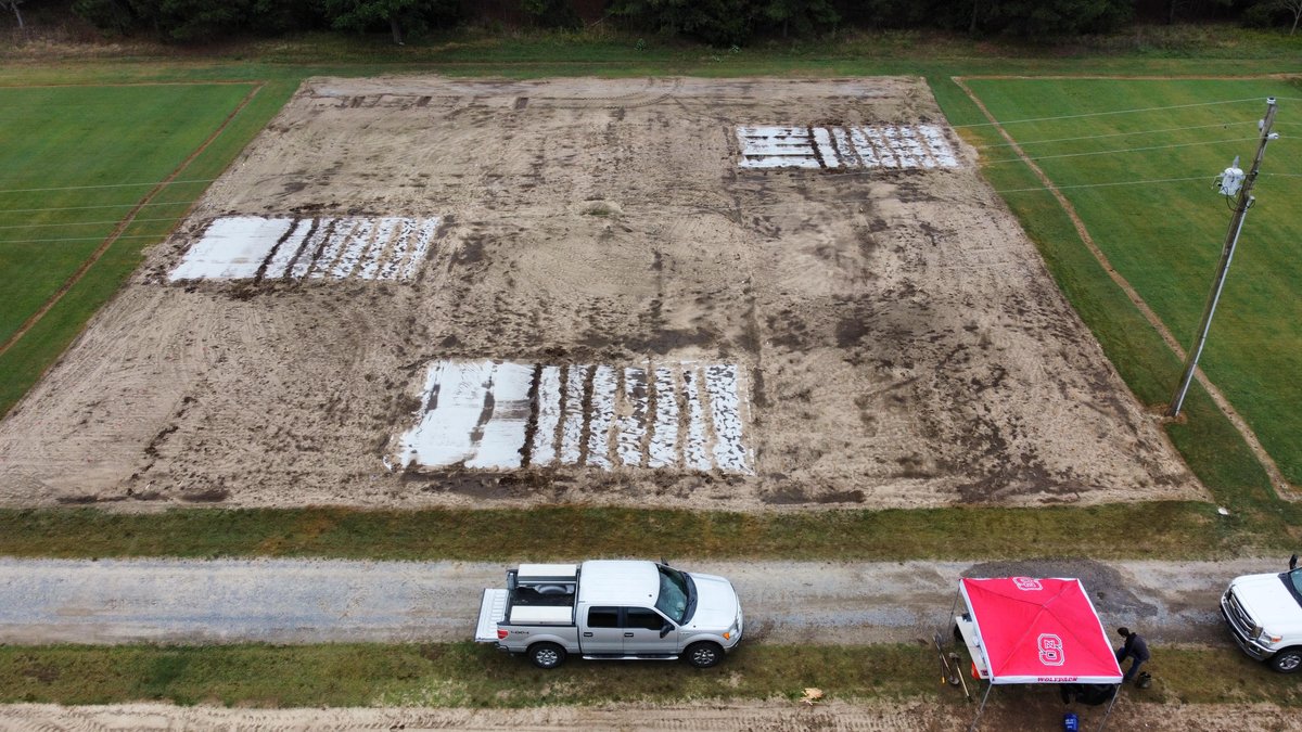 estefaniagpolli's tweet photo. Fumigant is an excellent tool to control various pests in the soil. We've been conducting a study for 3 years to evaluate how application methods influence MITC concentration, distribution, and persistence in sandy soil. I can't wait to share the results! @ML_Turf @TravisWGannon https://t.co/BMM5Hcm2W1