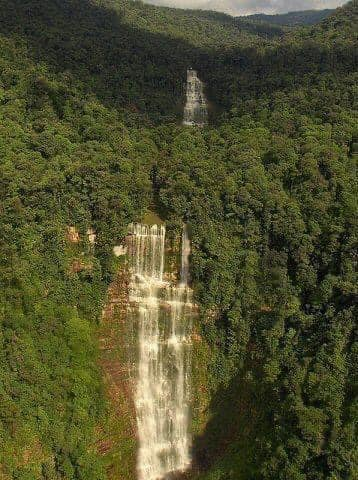 Las cataratas en el Esequibo son una maravilla #2Jun El río Mazaruni desciende desde una meseta del Tepuy Roraima a través de tres cañones empinados con muchas cascadas pintorescas #MiMapa La primera se conoce como Chai-chai. La que le sigue está cerca del pueblo de Imbaimadai…