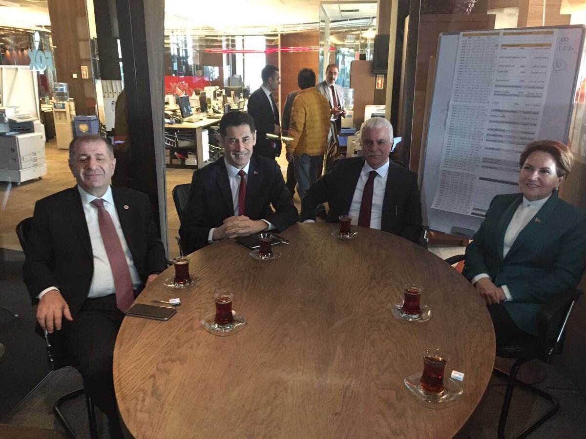 hmz__krbdk's tweet photo. Ünideki ilk arkadaş grubu https://t.co/r3yirnvY7x