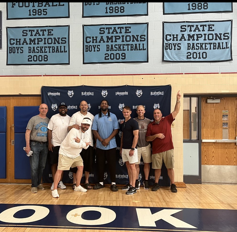 BlueDevils_FB's tweet photo. The 1988 MD STATE CHAMPS came back home today 🙏🏾 It was a pleasure hearing their stories from the Bobby Milloy era!

#BEGREAT #MDSTATECHAMPS #SPRINGBROOKFOOTBALL #201VALLEYBROOK

@BrookSports https://t.co/CwOprqnx0Y