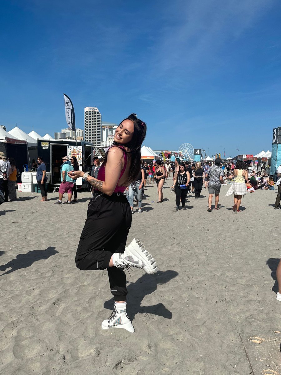 notmadimarie's tweet image. Snow angels to sand angels