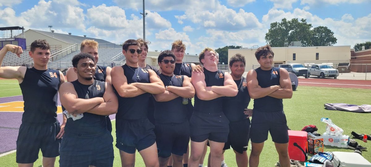 Way to go 🐅🐅🐅 2nd place at the Navarro Lineman Challenge… these guys are just built different coming to a football field near your this fall #Hogs# @SmithvilleAth @CyrilAdkins23 @monsterbaxter44 @IiiMurry @MichaelPeckstx @tgrcoach08
