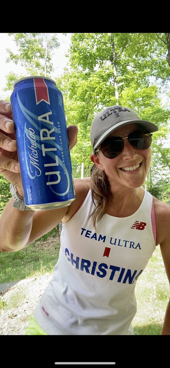 Hey #teamultra Happy Friday! I hope your June is full of cold Ultras and speedy miles (and maybe some ULTRA good news at the end 😉) I’d love an #ultrareunion in NYC 🤞#sendhollywoodbacktonyc #itsonlyworthitifyouenjoyit #ultrajoy #ultramarathongiveaway #joywins #reptheribbon