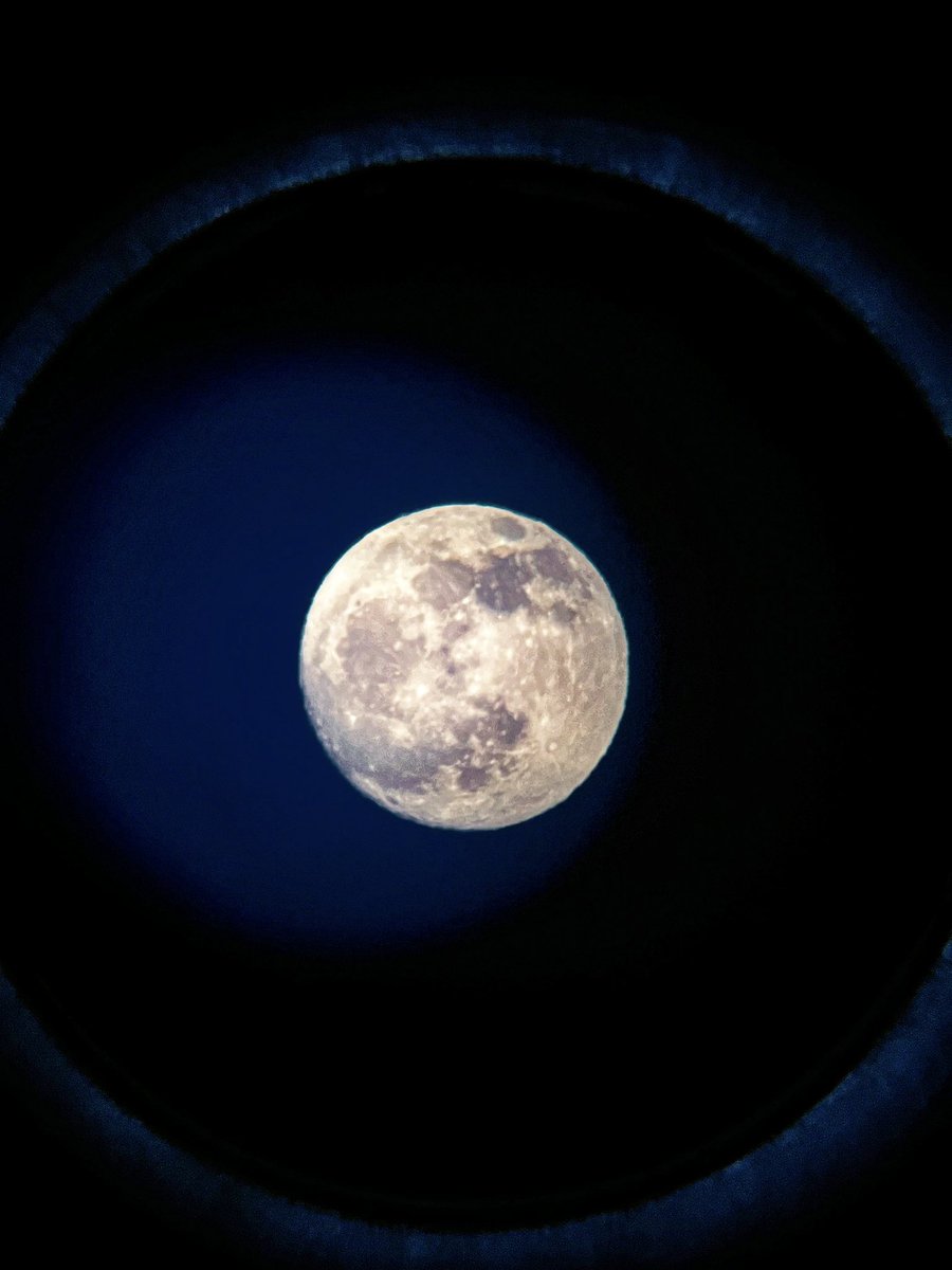 Fi_Gibb's tweet image. Look up tonight! 🌕 🌌
I’m an astrophotographer novice but loving my @Celestron starsense telescope. #moongazer #spacegeek