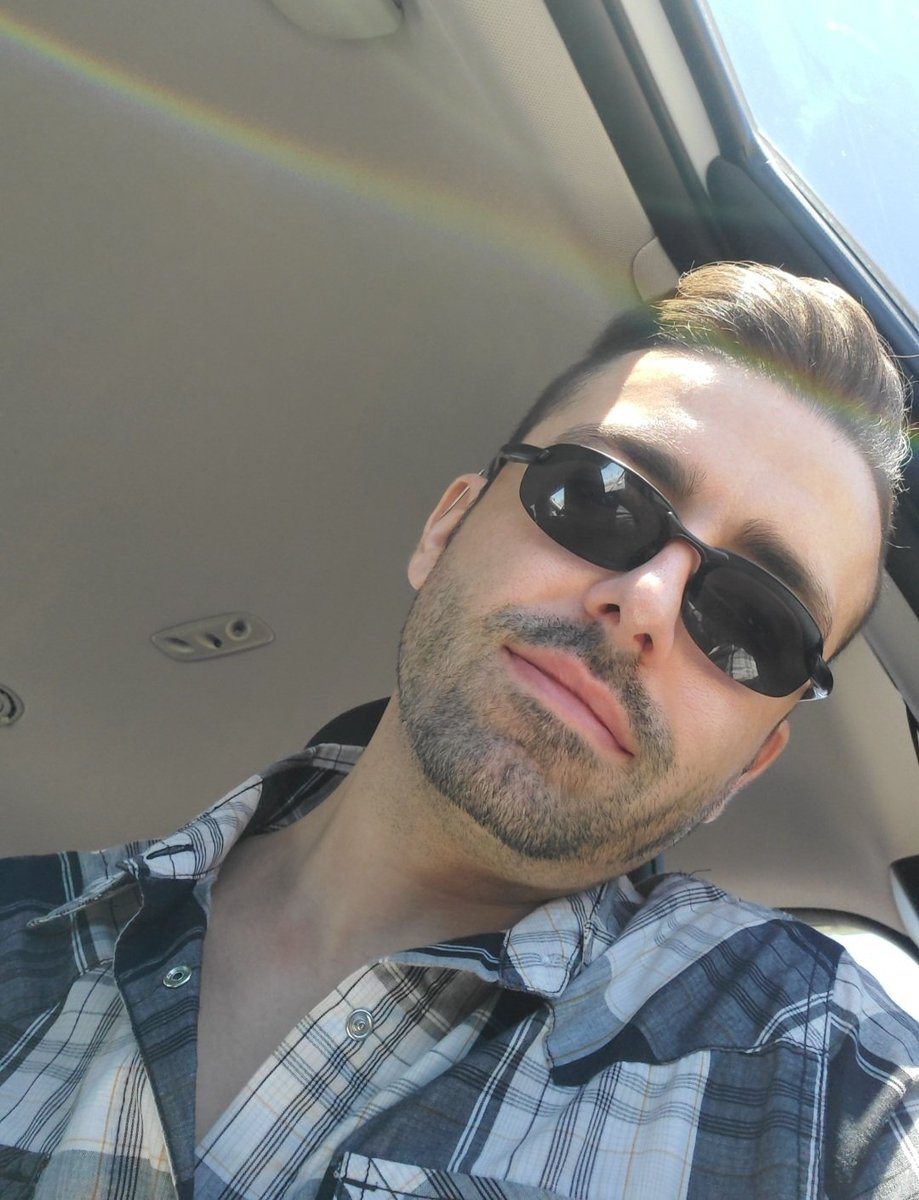 Crims0nParag0n's tweet photo. When you're deciding to take a random #selfie and a #rainbow appears over your head, lol.
#totalaccident
Happy #pridemonth ! https://t.co/nG6txj8FET