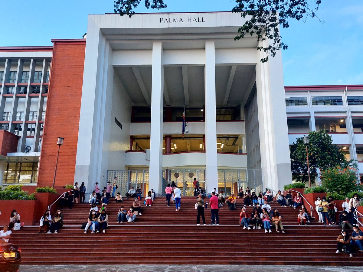 RodLagusad's tweet photo. TINGNAN: Maagang dumating sa kanilang testing center ang ilan sa examinees para sa muling pagbabalik ng UPCAT matapos ang tatlong taong pagkakatigil nito.

May dalawang shift ang entrance exam ngayong dito sa University of the Philippines Diliman ngayong Sabado at Linggo. |@PTVph https://t.co/QinpD7gUaO