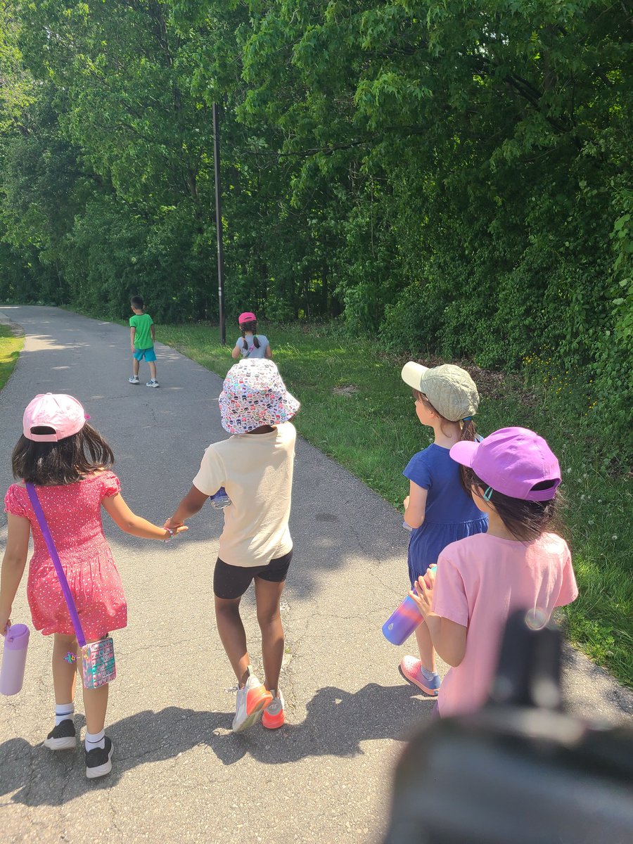 Ms_TCox's tweet photo. Another wonderful 🌞 day to explore our school neighbourhood  and structural features in our community 🌳. Ss questioned why specific natural/built structures are NEEDED in a community. #outdoorlearningisfun  @DP_EcoSchools  @StPhilipDPCDSB https://t.co/QWq4gnZwR7