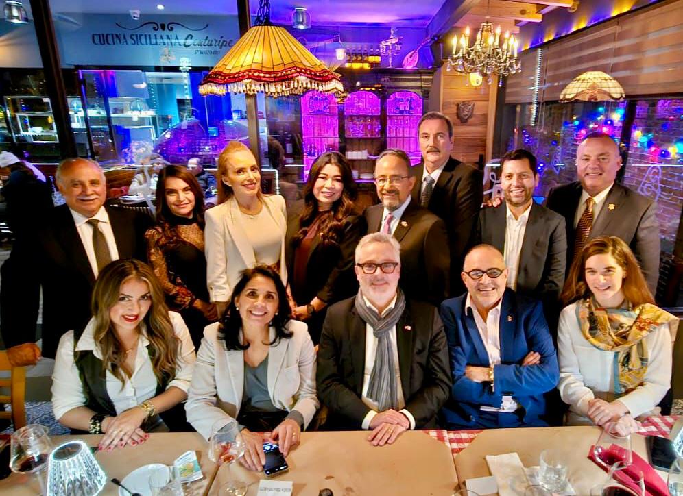 Gracias a Juan José Alonso Llera (<a href="/jjalonsollr/">Juan Jose Alonso LL</a>) y a Miguel Angel Badiola (<a href="/MABadiola_D05/">Miguel Ángel Badiola Montaño</a>) por invitarme a la cena de bienvenida al Embajador suizo 🇨🇭 en 🇲🇽, Pietro Piffaretti (<a href="/PPiffaretti/">Pietro Piffaretti</a>), quien visita Baja California, acompañado de su esposa. Bienvenido Embajador!
