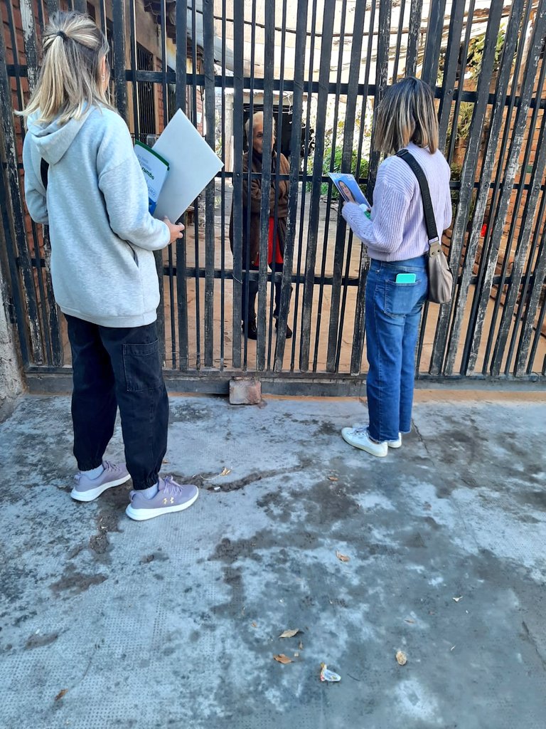 SoniaQuiroga_'s tweet photo. Las propuestas de la #502C en todo Luján:

🟢Charlamos con vecinos de la Calle Lamadrid

🟢Se realizó en Agrelo un Operativo de PAMI, ANSES Y MIN DE MUJERES

🟢Recorrimos el B°Juan Pablo II con los compañeros

Militando de sol a sol para recuperar Mendoza y Luján✌️#ElegíLuján https://t.co/3m2wRbpIGW