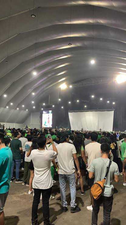 songber's tweet image. Que fea huevada esta, quiene son los dueños de esta cosa ah? Deberían denunciarlos