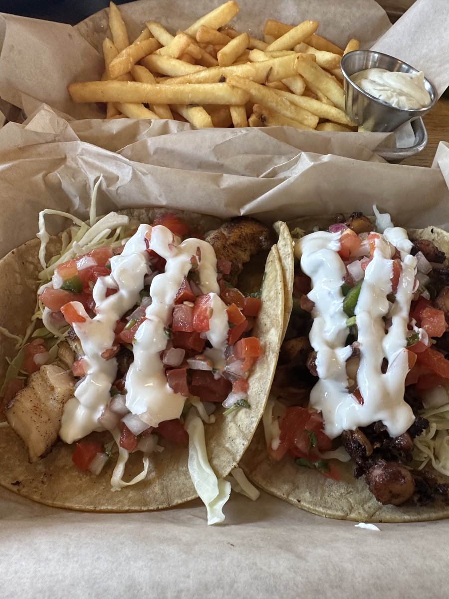 the_mighty_bee_'s tweet image. #seafood #opah #octupus #taco #tacos  #sandiego #pommesfrites #fries #frenchfries #mitchsseafood #grandpas  #papas #favorites #delicious