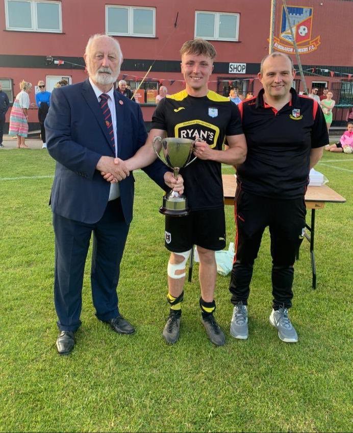 MunsterSenLgue's tweet photo. Congratulations to Riverstown, who won the John Hayes Trophy after their 2-0 defeat of Lakewood Ath at Ringmahon Park tonight.
Photo:
Riverstown Capt. Alex O’Driscoll, receives the John Hayes Trophy from Sean O’Sullivan Secretary MSL with Paul Higgins from host club Ringmahon Rgs https://t.co/7dV8jCN5bt