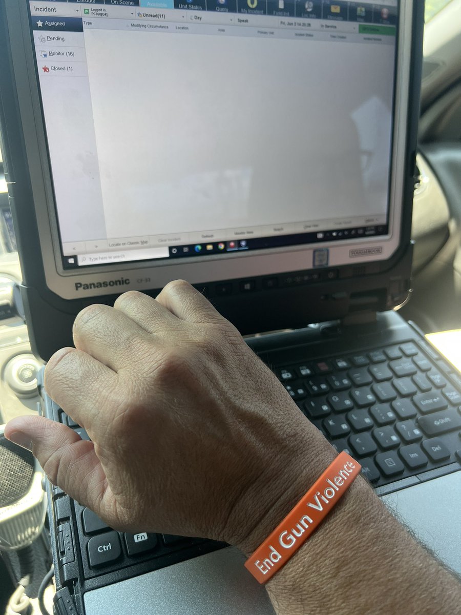roanokepolice's tweet photo. We wear orange on #NationalGunViolenceAwarenessDay to honor and remember the victims and survivors of gun violence. This is also a day to recognize the devastating impact gun violence has on our community.
Orange is a color that can’t be ignored.
#RPDpride #WearOrange https://t.co/QaEXUmujAL