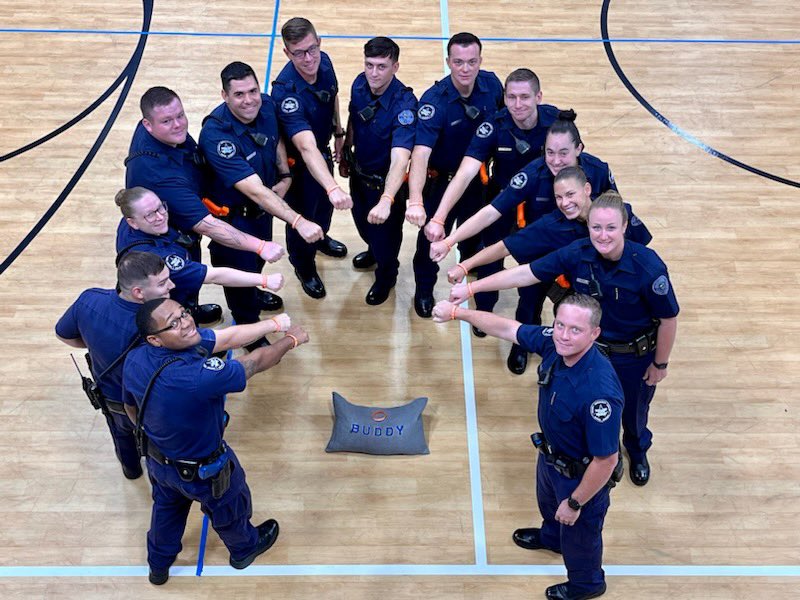 roanokepolice's tweet photo. We wear orange on #NationalGunViolenceAwarenessDay to honor and remember the victims and survivors of gun violence. This is also a day to recognize the devastating impact gun violence has on our community.
Orange is a color that can’t be ignored.
#RPDpride #WearOrange https://t.co/QaEXUmujAL