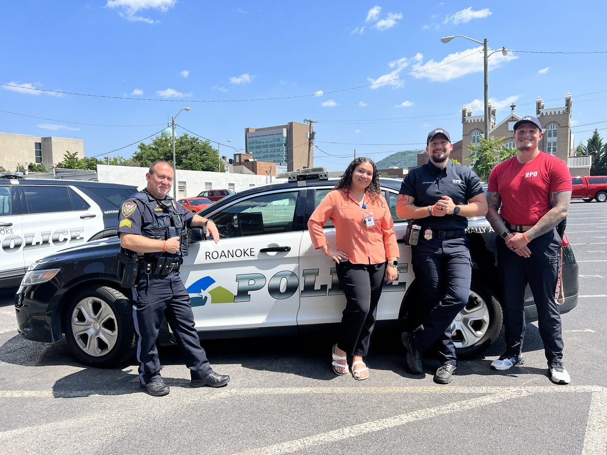 roanokepolice's tweet photo. We wear orange on #NationalGunViolenceAwarenessDay to honor and remember the victims and survivors of gun violence. This is also a day to recognize the devastating impact gun violence has on our community.
Orange is a color that can’t be ignored.
#RPDpride #WearOrange https://t.co/QaEXUmujAL