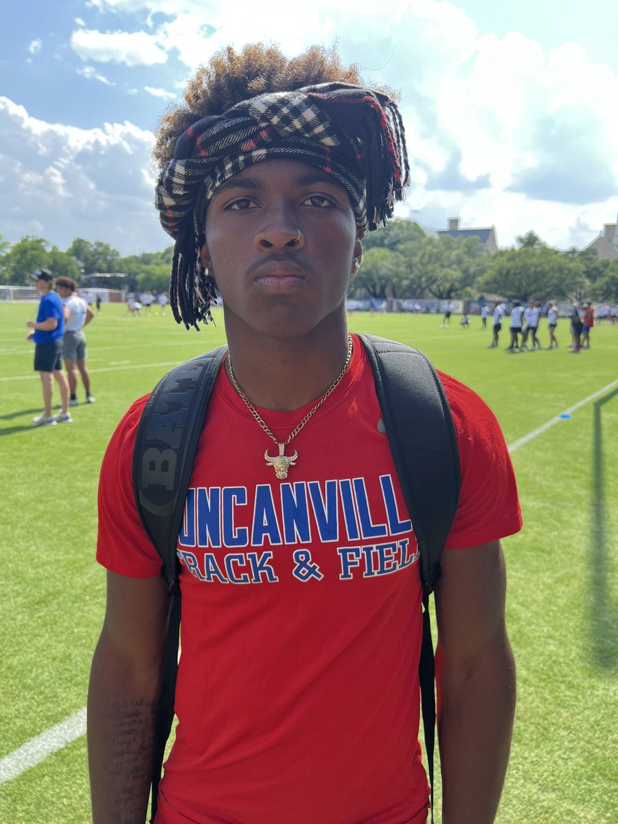 CKennedy247's tweet photo. Elite wideout Dakorien Moore out here at #TheDallasShowcase 

The No. 5 overall recruit in the 2025 @247Sports Top247 has offers from all over the country, including the #Sooners

As elite as it gets on the football field &amp; the track

🔗: https://t.co/hJXlolz9vl https://t.co/YRDmmoTK2z