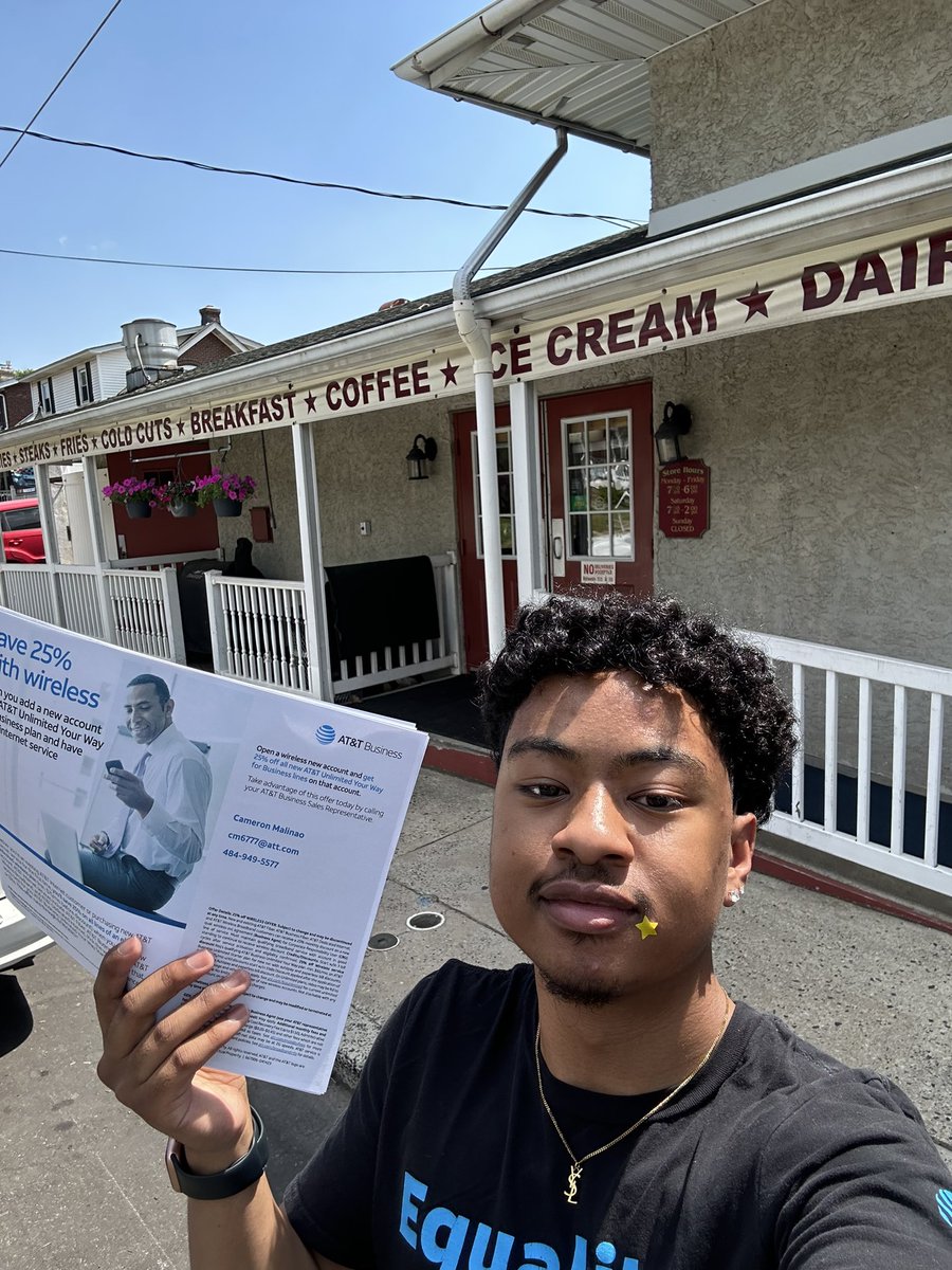 izrealking1's tweet photo. Big Dawg Cam outside hitting up businesses to tell them of our amazing offers!
#getyourswagoutside #businessman https://t.co/6lelGysCn3