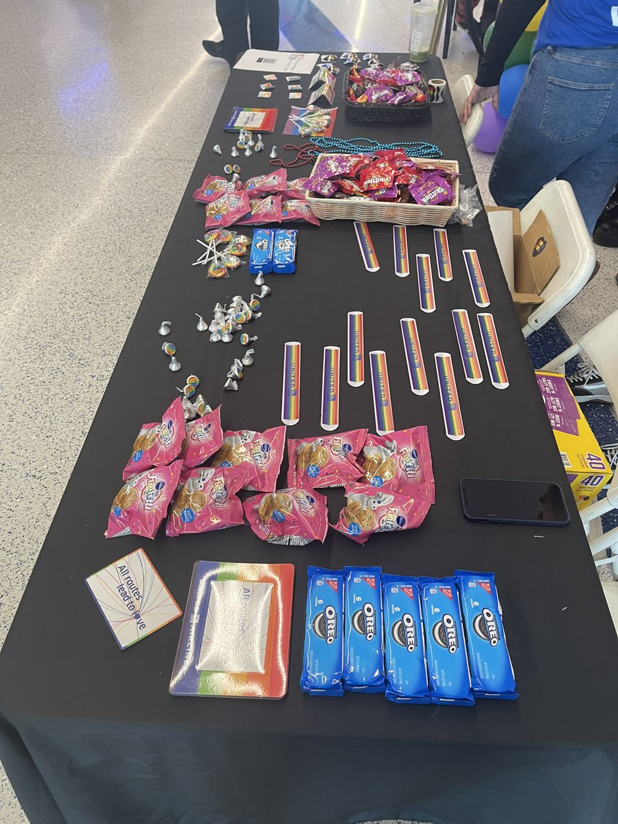 al_pact's tweet photo. LAX EQUAL chapter kicking off Pride Month at the piano 🏳️‍🌈. #goodleadstheway #beingunited @mcgrath_jonna @dclove20 @DM_Schmitz @ItsMims2u @DorisGunnell @Glennhdaniels @KimberlyChiu_UA @bjg66 https://t.co/onUSZE41gO