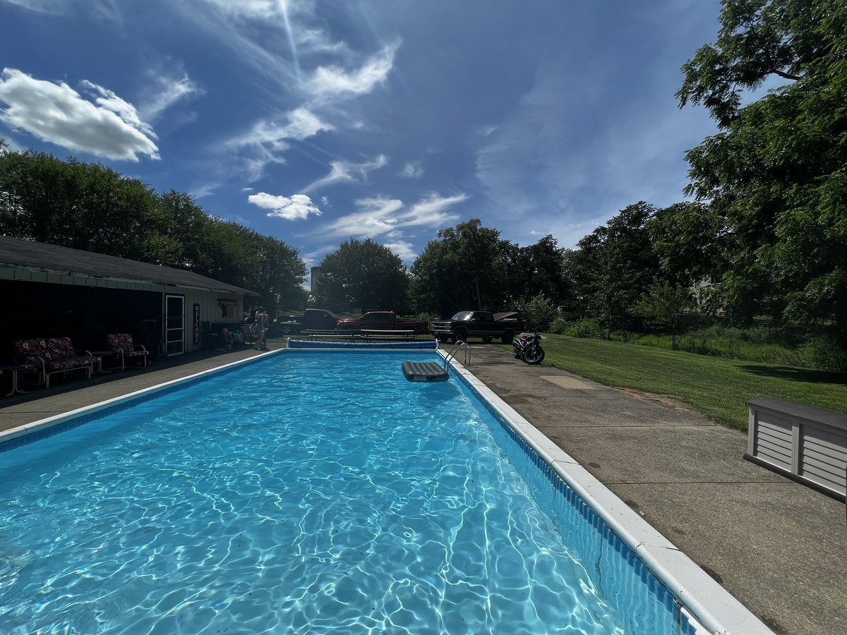 Have a great weekend APES ! heading to poolhouse for the next 3 days #weekendmood $AMC $GME $APE #ApesTogetherStrong #AMCNEVERLEAVING #APESNEVERLEAVING 
#poolside #Ohio 
If you know how to find it come hang out cold beer and good food.