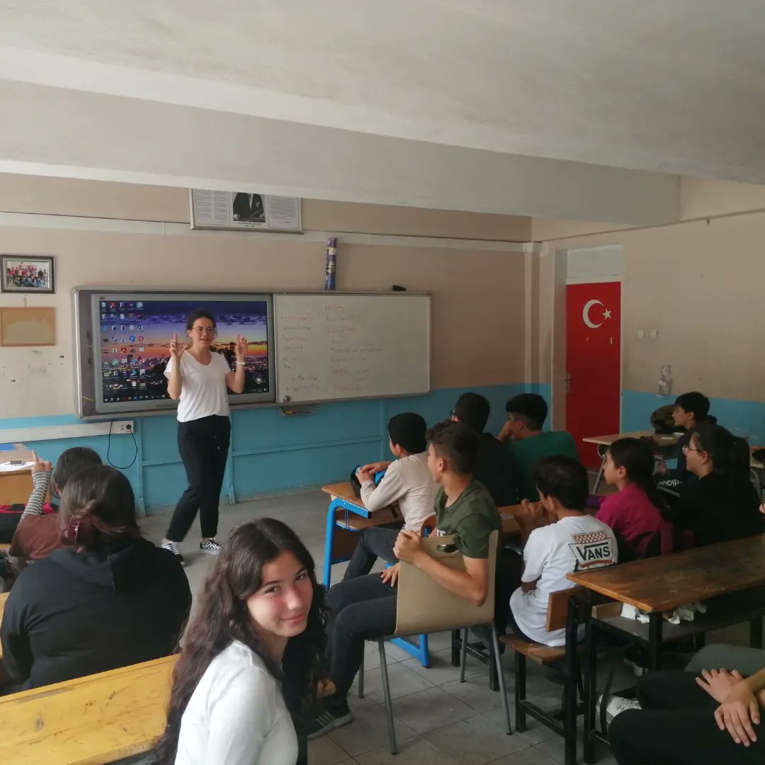 Bascayir_09's tweet photo. LGS öncesi 8. Sınıf öğrencilerimizle sınav öncesi toplantımızı gerçekleştirdik. @tcmeb @prof_mahmutozer @tuncay_morkoc @ValiAKSOY @Aydin_MEM @AydinMemArge @seyfullah0966 @Selim_Karatas09 @KoskMem @GZencirci https://t.co/1uXWlYOLZ2