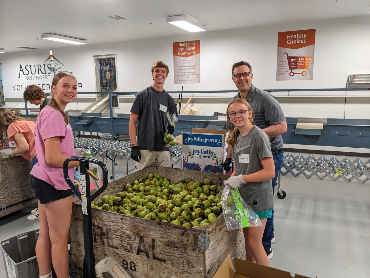 2HarvestINW's tweet image. We’d like to extend a huge thank you to our friends at @_HZCU! Over the last month, they have sponsored family sort nights at our Spokane warehouse to encourage families to donate time to a great cause together! See the ways you can serve the community at 2-harvest.org/volunteer/