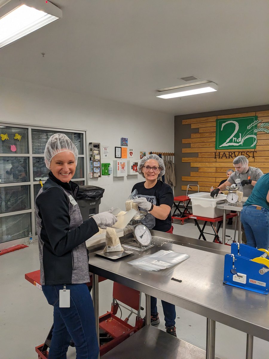 2HarvestINW's tweet image. We’d like to extend a huge thank you to our friends at @_HZCU! Over the last month, they have sponsored family sort nights at our Spokane warehouse to encourage families to donate time to a great cause together! See the ways you can serve the community at 2-harvest.org/volunteer/