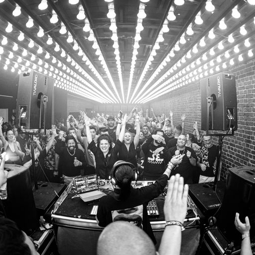 OsiAlberto's tweet photo. Esto es #trueclub #torremolinos... https://t.co/khTzkRzvoe