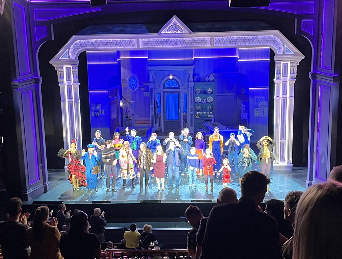 JamesJordan2022's tweet photo. Wow! @DoubtfireUK is an absolutely stunning piece of theatre! Catch it if you can! @TheGabrielVick is an incredible performer and every member of the cast shines. @lauratebbutt @CarlaDixonHern @Sam_Edwards1 @stupidalfred1 @MarcuscollinsUK @kellyagbowu #IanTalbot Amazing! 🎭 https://t.co/wWBC9pptDY