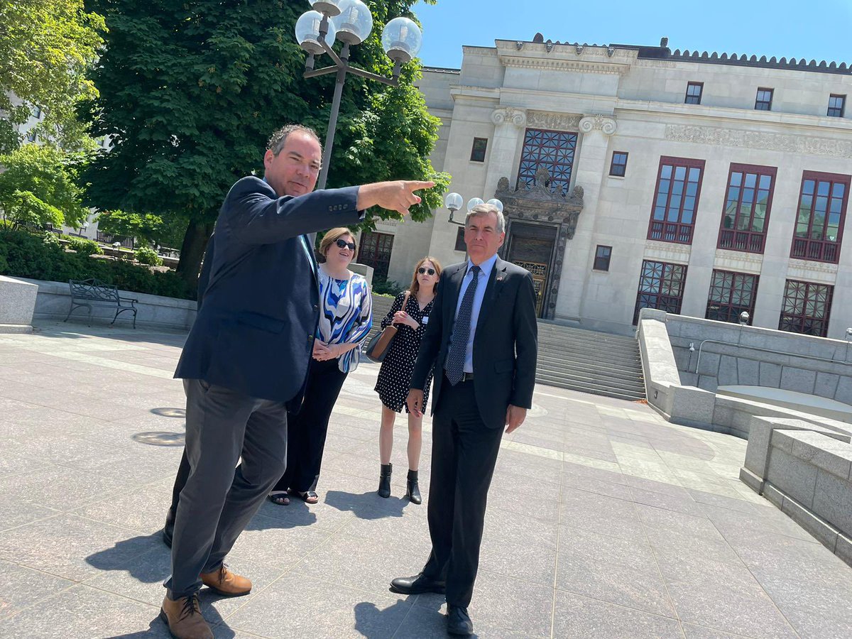 DavidRutley's tweet photo. On the ground in Columbus, Ohio hearing about the opportunity for UK trade and investment

Spoke with @BACCOhio members including @CVGairport, which welcomes the 1st new direct @British_Airways flight from @HeathrowAirport on Monday - a new gateway between the UK and the Midwest https://t.co/jgzK3427qF