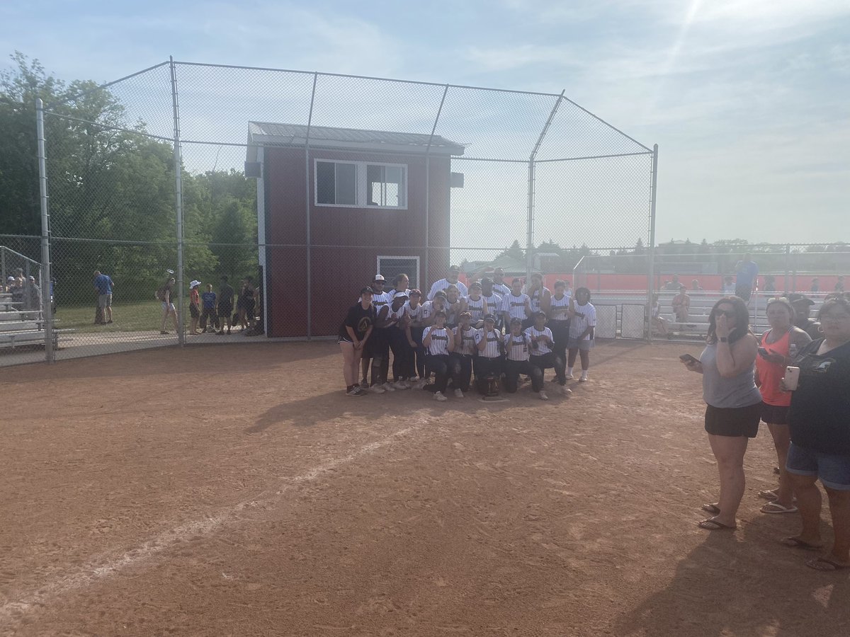 casteele88's tweet photo. 2023 softball District champions. Waverly Warriors . Waverly 6- Mason 4 https://t.co/vKtMn9ttlo