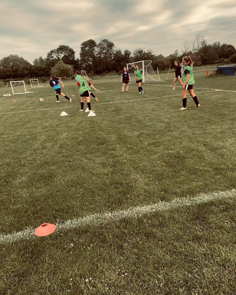 A great first training session for our ladies tonight. We go again next Friday. Really excited to build this squad @Donnafletch83 @HPFC_1903 @HPFC_1903Youth @WF_East