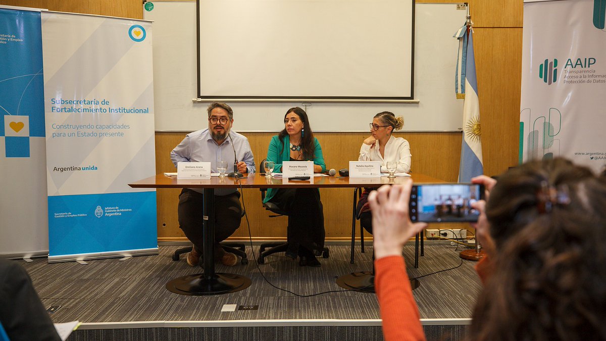 AAIPargentina's tweet photo. 👥️| La AAIP y @GestionyEmpleo realizaron el panel “Experiencias de evaluación en la APN argentina: hallazgos y desafíos”, en la Semana de la Evaluación organizada por @GEI_GlobalEval
#gLOCAL2023 
Más información 👉https://t.co/6RBfUnLDgT https://t.co/lILUawwOSY