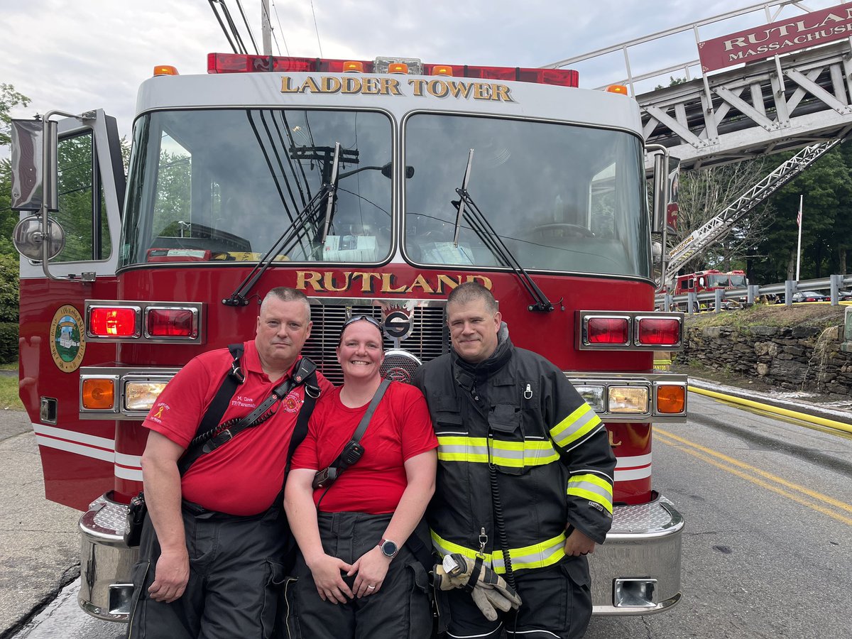 Want to take a moment to commend Chief Knipe and the members of @RutlandMAFire assisting at the active six-alarm structure fire in Spencer. 

Tough job in 90+ degree conditions. Thank you Rutland Fire!