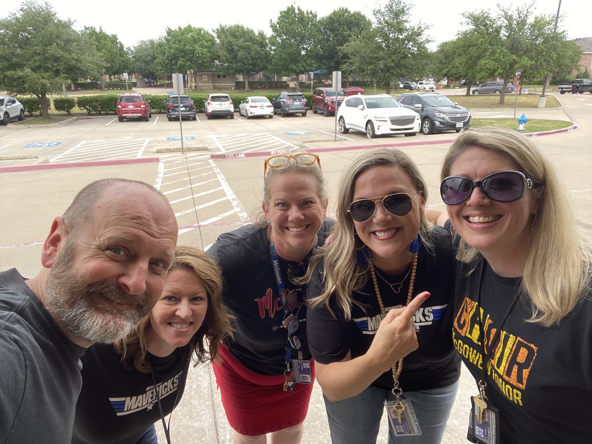 mcaballero29's tweet photo. Last day of carpool with @BianchettaHolly! We will miss you!! @McGowenES #carpoolcrew https://t.co/eaP0HWexRR